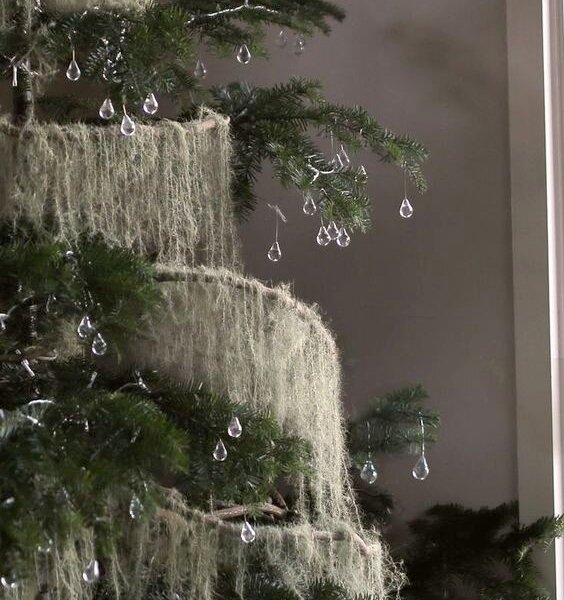 christmas tree with natural fiber garland and crystal rain drop ornaments