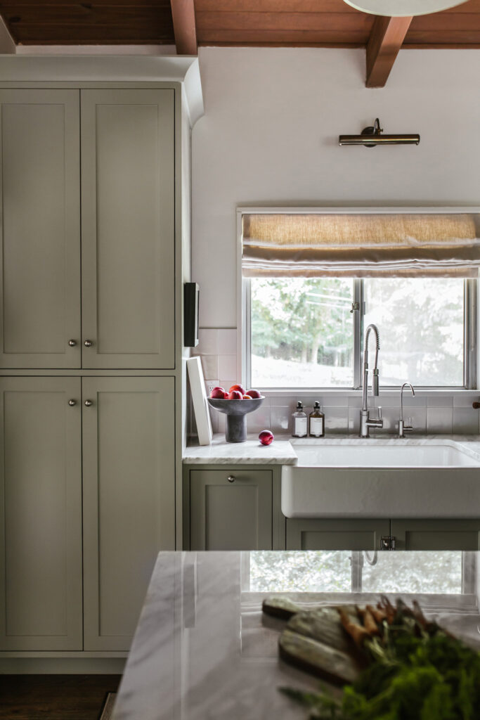 kitchen cabinet and farmhouse sink detail