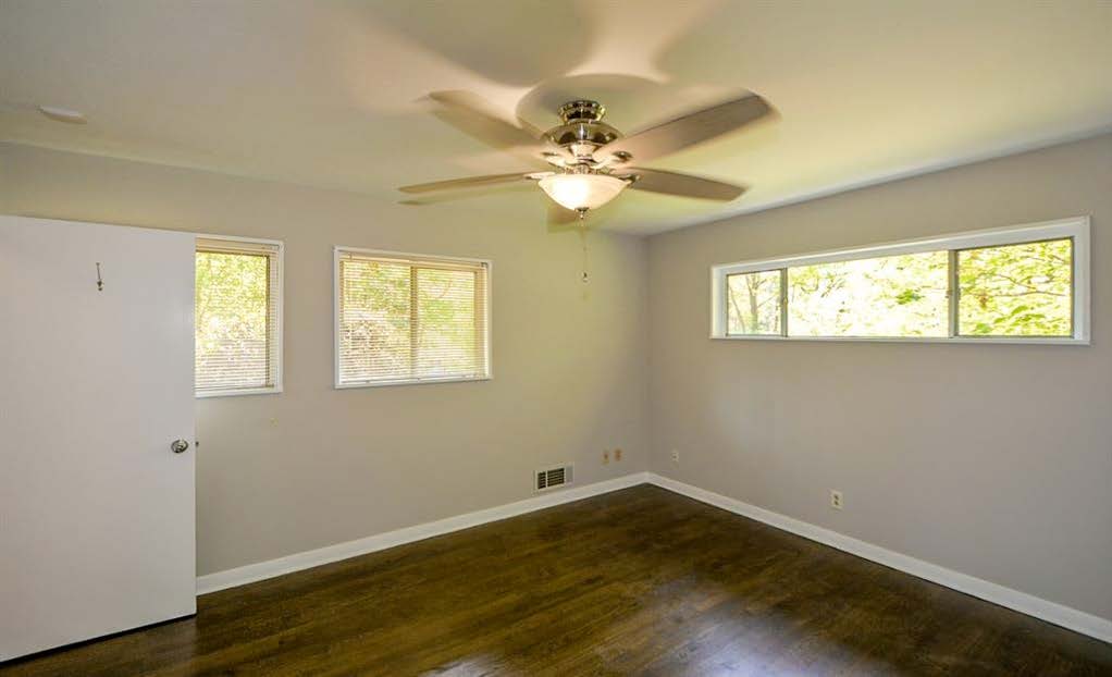 Empty guest room 1 before pic