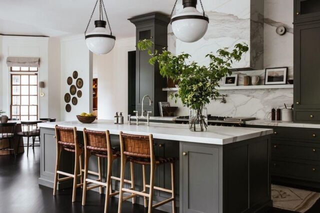 One of three (!) kitchens at our Country Club project. Eight slabs of Calacatta Borghini marble, two slabs of quartz and over 150 knobs and pulls to bring these beauties together 🤍
@kristinkarchphoto